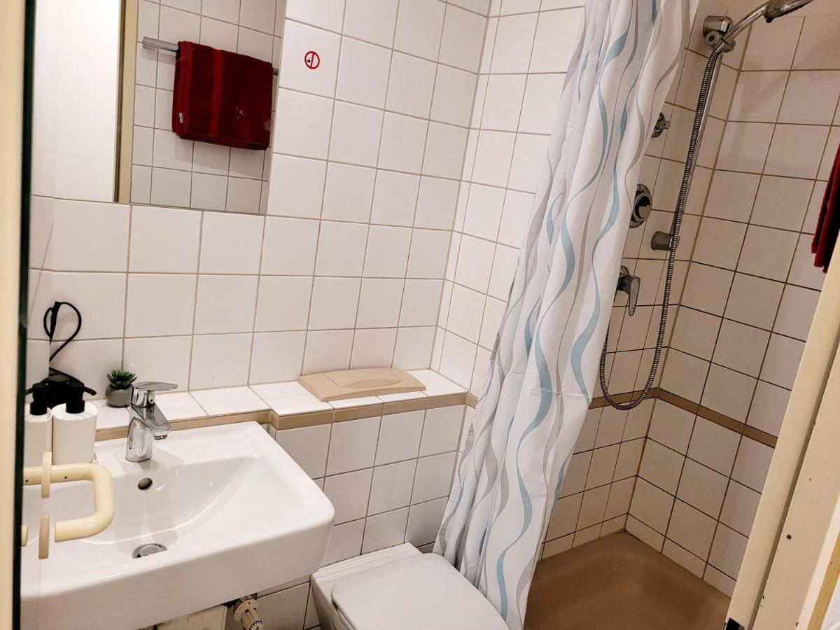1 In Apartment
